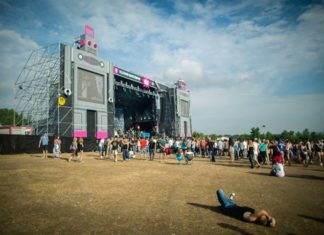 Az ARCTIC MONKEYS-t várták..