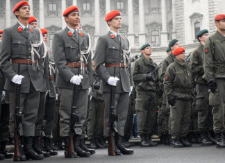 Miért nincs várőrség a turistáknak?