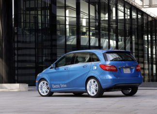 Villanyautót kapnak a focisták ajándékba