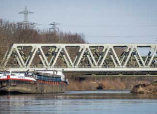 Tokaji partifecske hajózás a Felső-Tiszán