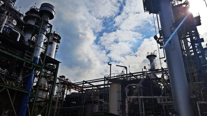 cmafla-refinery-4800320_1280